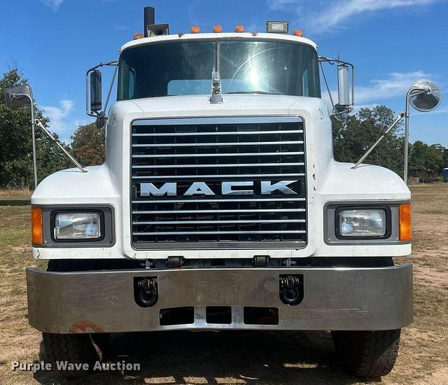 Image of Mack CH613 equipment image 1