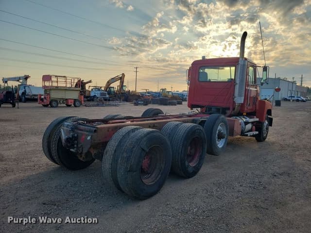 Image of Mack CH613 equipment image 4