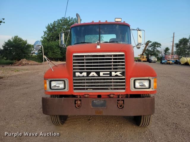Image of Mack CH613 equipment image 1