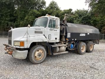 Main image Mack CH613