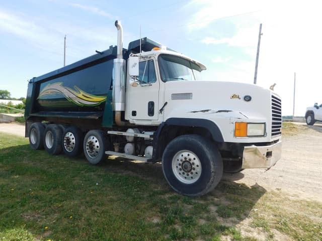 Image of Mack CL713 equipment image 1