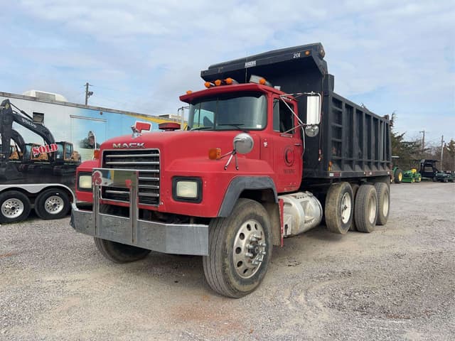 Image of Mack RD690S equipment image 4