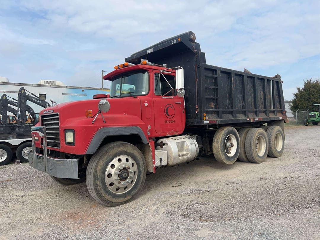 Image of Mack RD690S Primary image