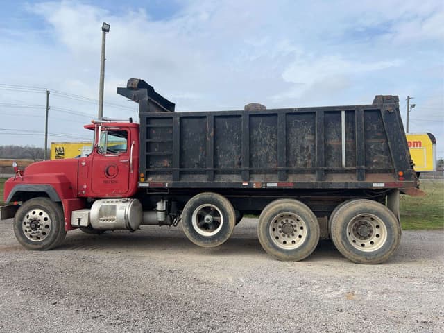 Image of Mack RD690S equipment image 1