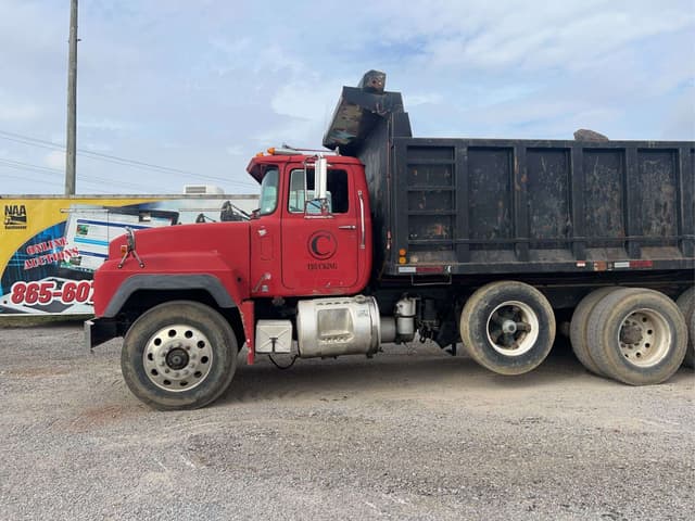 Image of Mack RD690S equipment image 3