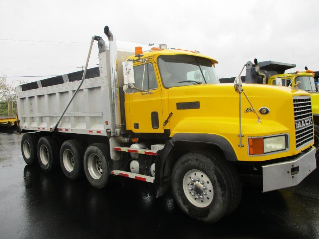 Main image Mack CL713