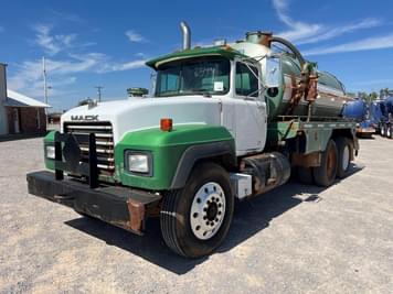 Main image Mack RD688S