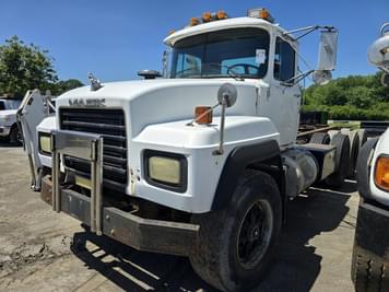 Main image Mack RD688S