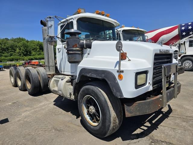 Image of Mack RD688S equipment image 3