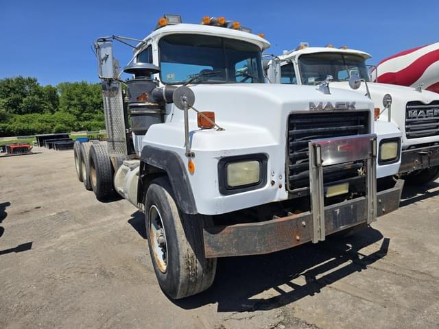 Image of Mack RD688S equipment image 2
