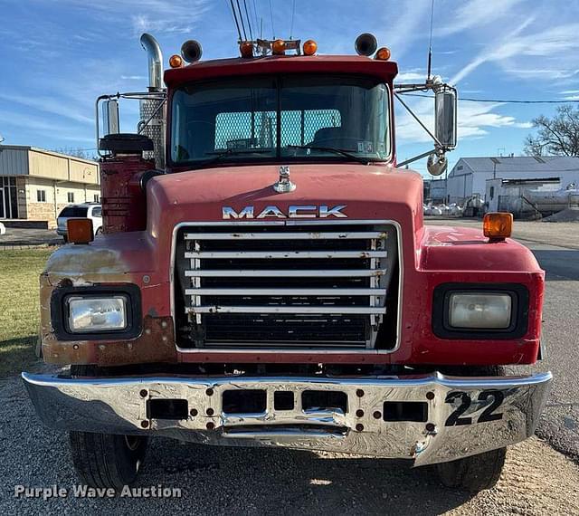 Image of Mack RD688S equipment image 1