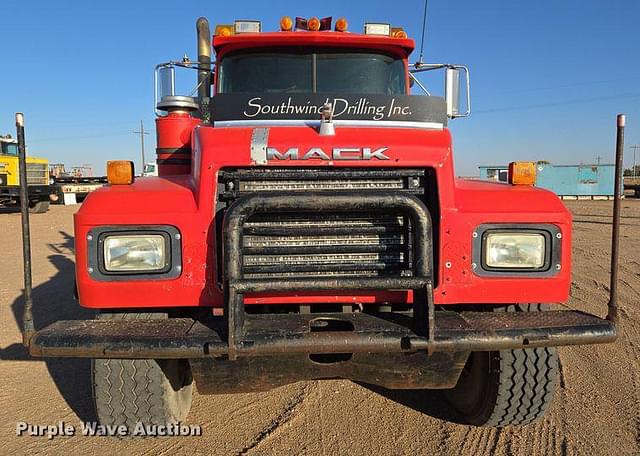 Image of Mack RD688S equipment image 1