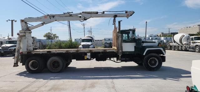 Image of Mack RD690S equipment image 3
