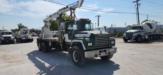 Image of Mack RD690S equipment image 2