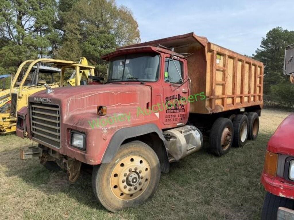 1994 Mack RD690S Equipment Image0