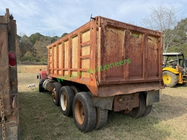 Image of Mack RD690S equipment image 3