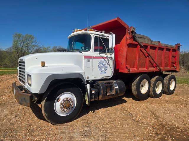 Image of Mack RD690S equipment image 2