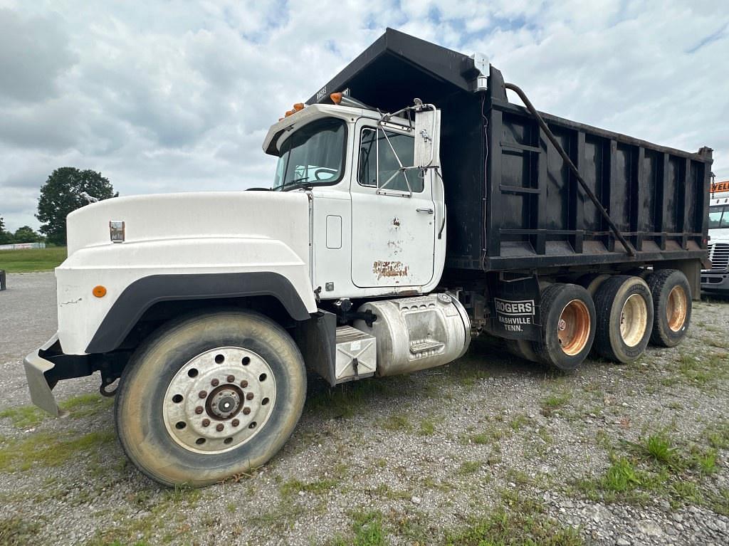 Image of Mack RD690S Primary image