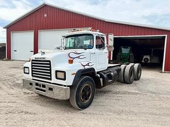 1994 Mack RD690S Equipment Image0