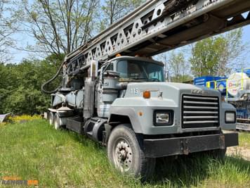 Main image Mack RD690S