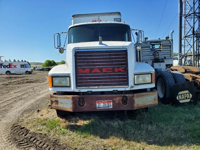 Image of Mack CH613 equipment image 2