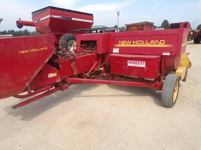Image of New Holland 565 equipment image 4