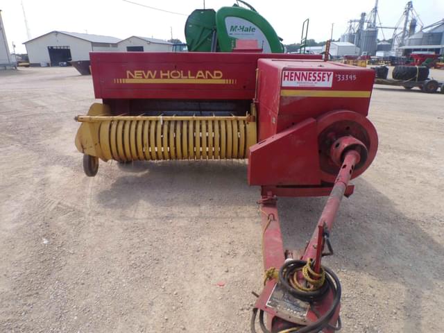 Image of New Holland 565 equipment image 2