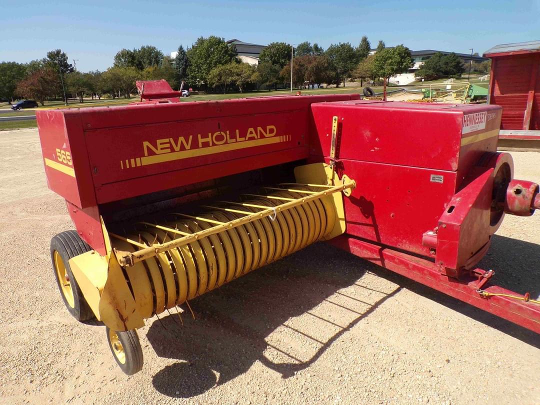 Image of New Holland 565 Primary image