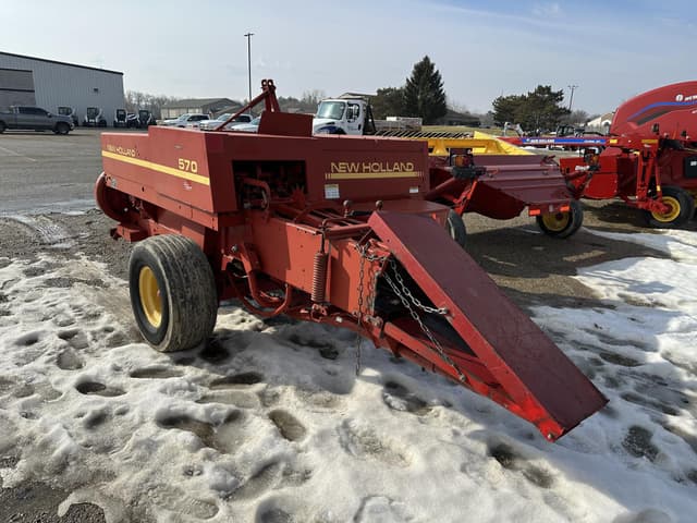 Image of New Holland 570 equipment image 3