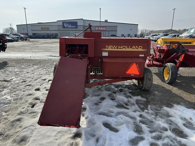 Image of New Holland 570 equipment image 4