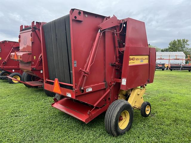 Image of New Holland 640 equipment image 1