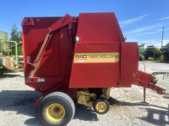 1994 New Holland 640 Equipment Image0
