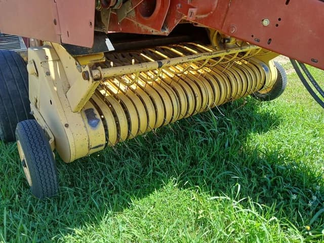 Image of New Holland 650 equipment image 4