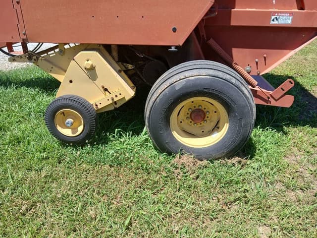 Image of New Holland 650 equipment image 3