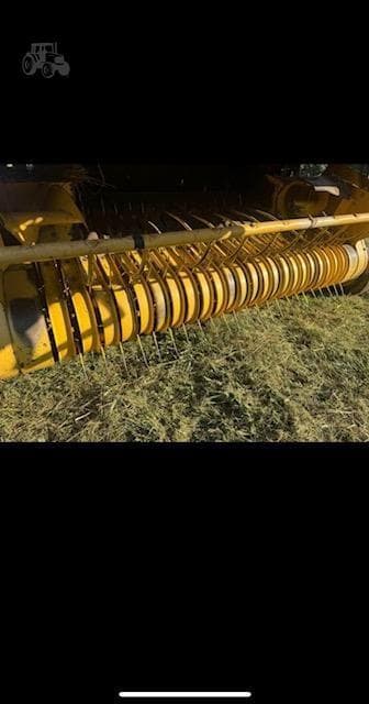 Image of New Holland 654 equipment image 2