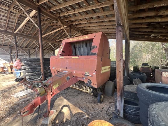 Image of New Holland 660 equipment image 1