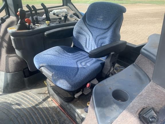 Image of New Holland 8670 equipment image 4