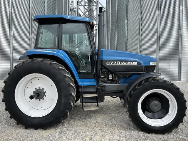 Image of New Holland 8770 equipment image 1