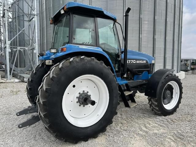 Image of New Holland 8770 equipment image 2