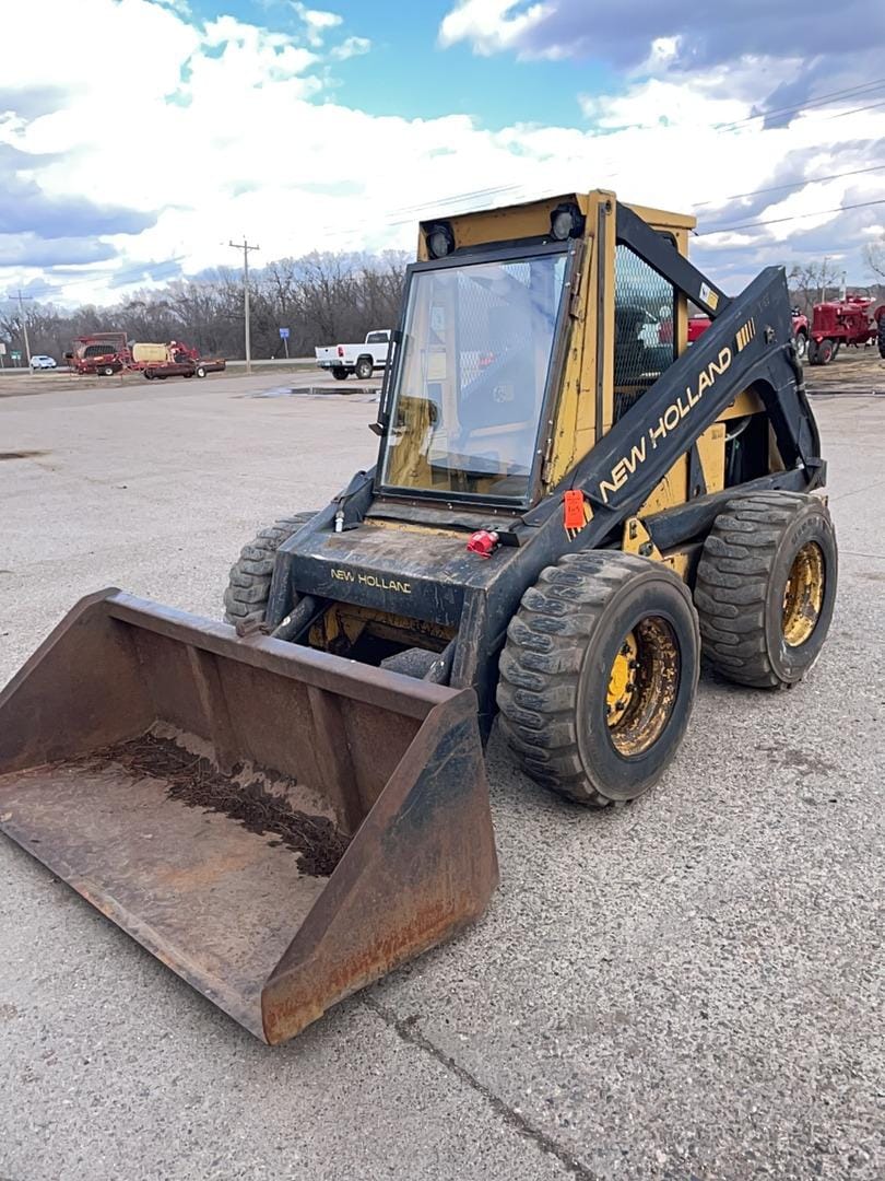 Main image New Holland L783