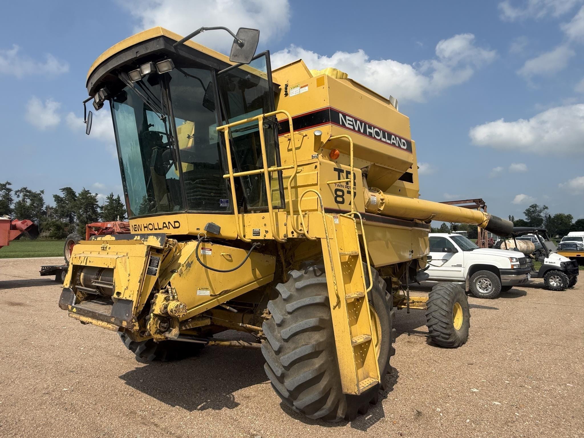 1994 New Holland TR87 Equipment Image0