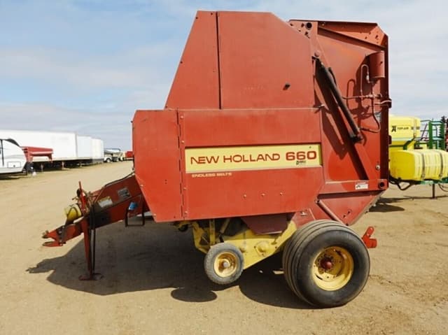 Image of New Holland 660 equipment image 1