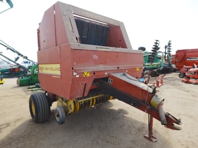 Image of New Holland 660 equipment image 4