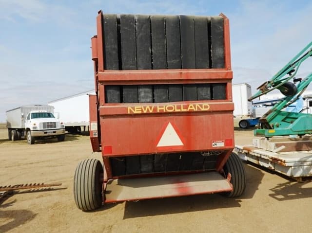 Image of New Holland 660 equipment image 2