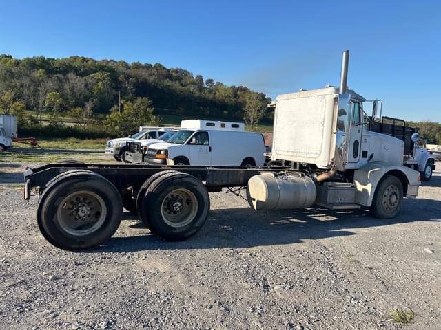 Image of Peterbilt 337 equipment image 4