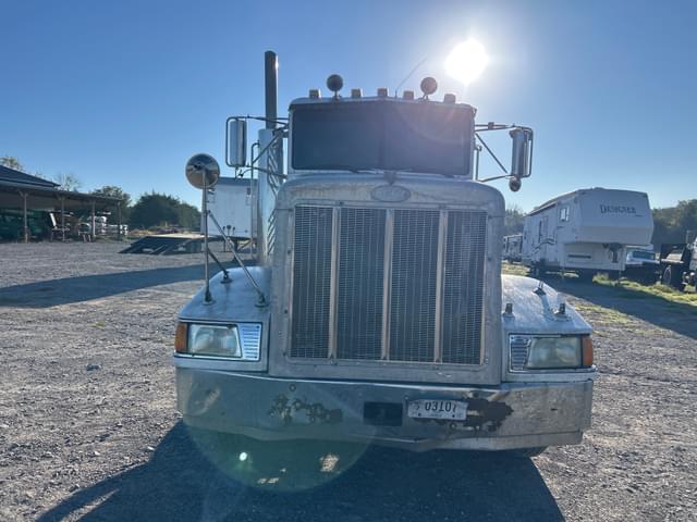 Image of Peterbilt 337 equipment image 3
