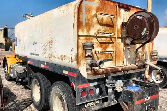 Image of Peterbilt 357 equipment image 4