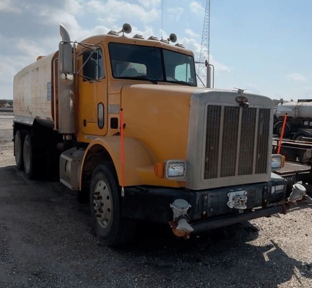 Image of Peterbilt 357 equipment image 2