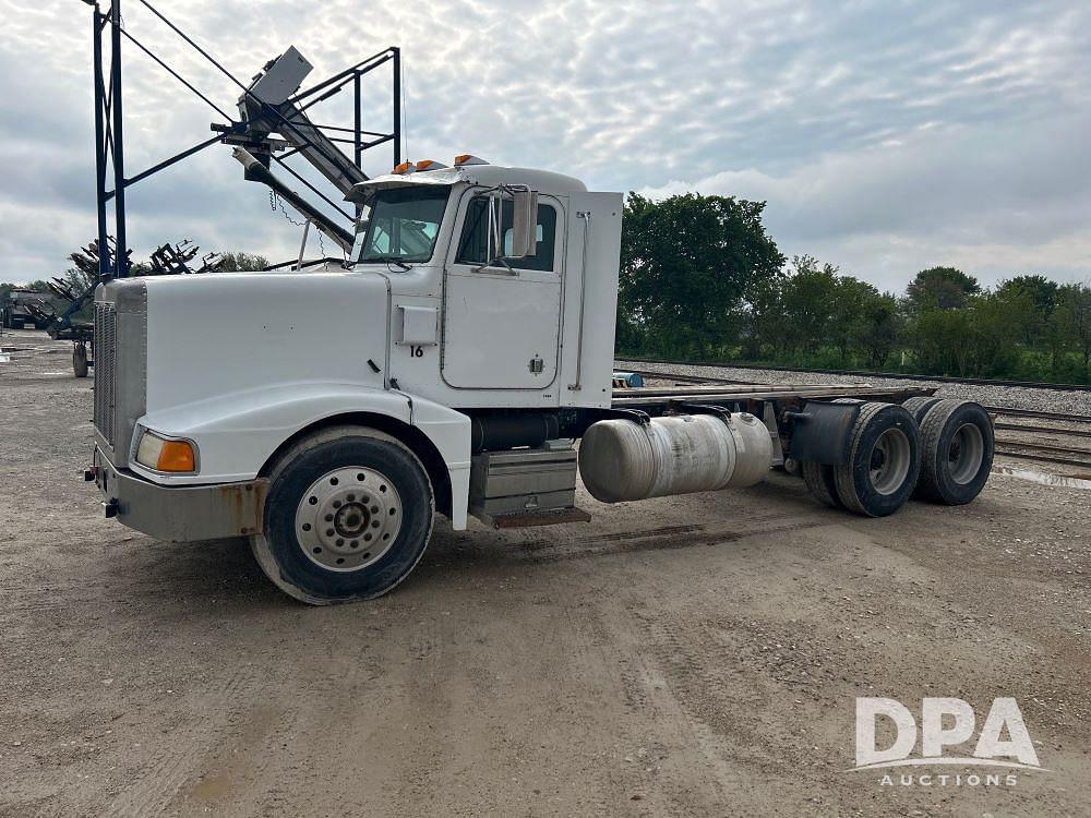 Image of Peterbilt 377 Primary image