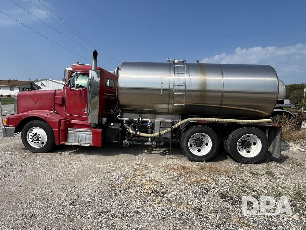 Image of Peterbilt 377 Primary image